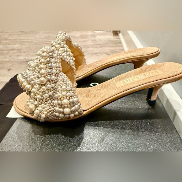 CHANEL Pearl and Beige Slip-On Kitten Heel Sandals EUC - Picture 6 of 14